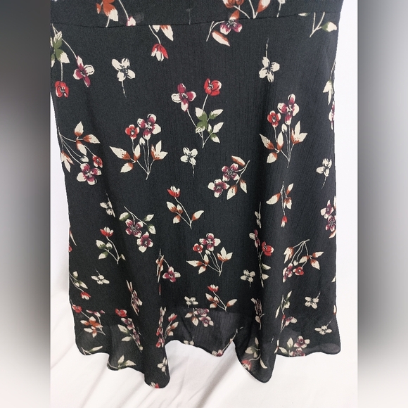 MADEWELL Dark Floral Cottage,Y2K,Dainty Feminine Girlhoodcore V-Neck Dress(#831) - Picture 8 of 11